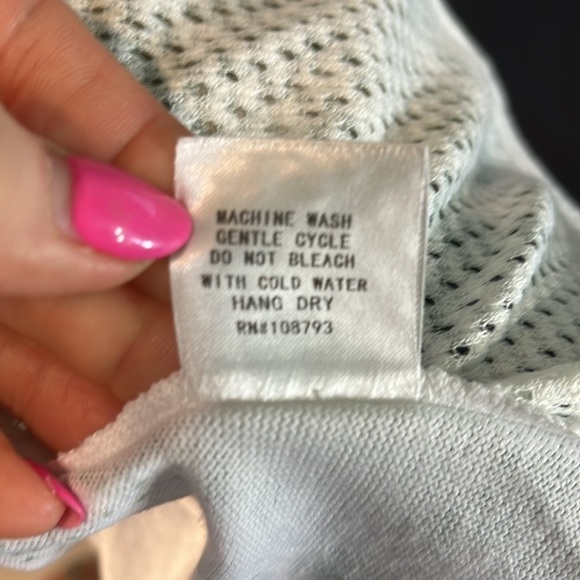 Cubism Top Relaxed V-neck Curved Hem Olive Green 3/4 Sleeves Size XS NWT - Picture 13 of 14